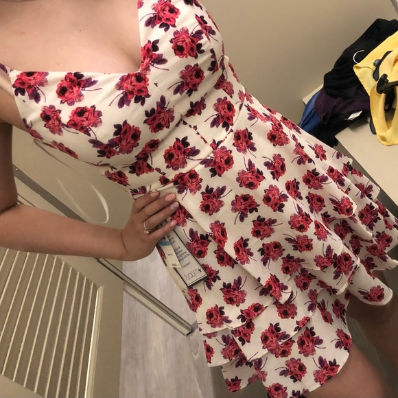 B darlin’ floral dress in juniors size 9/10. In almost excellent condition - Picture 3 of 4